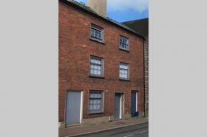 Grade II Monmouth 4 bedroom Townhouse in the heart of Monmouth